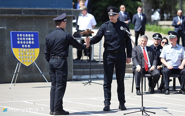 &quot;Сталева дисципліна&quot;: фоторепортаж із першого випуску Академії патрульної поліції в Києві